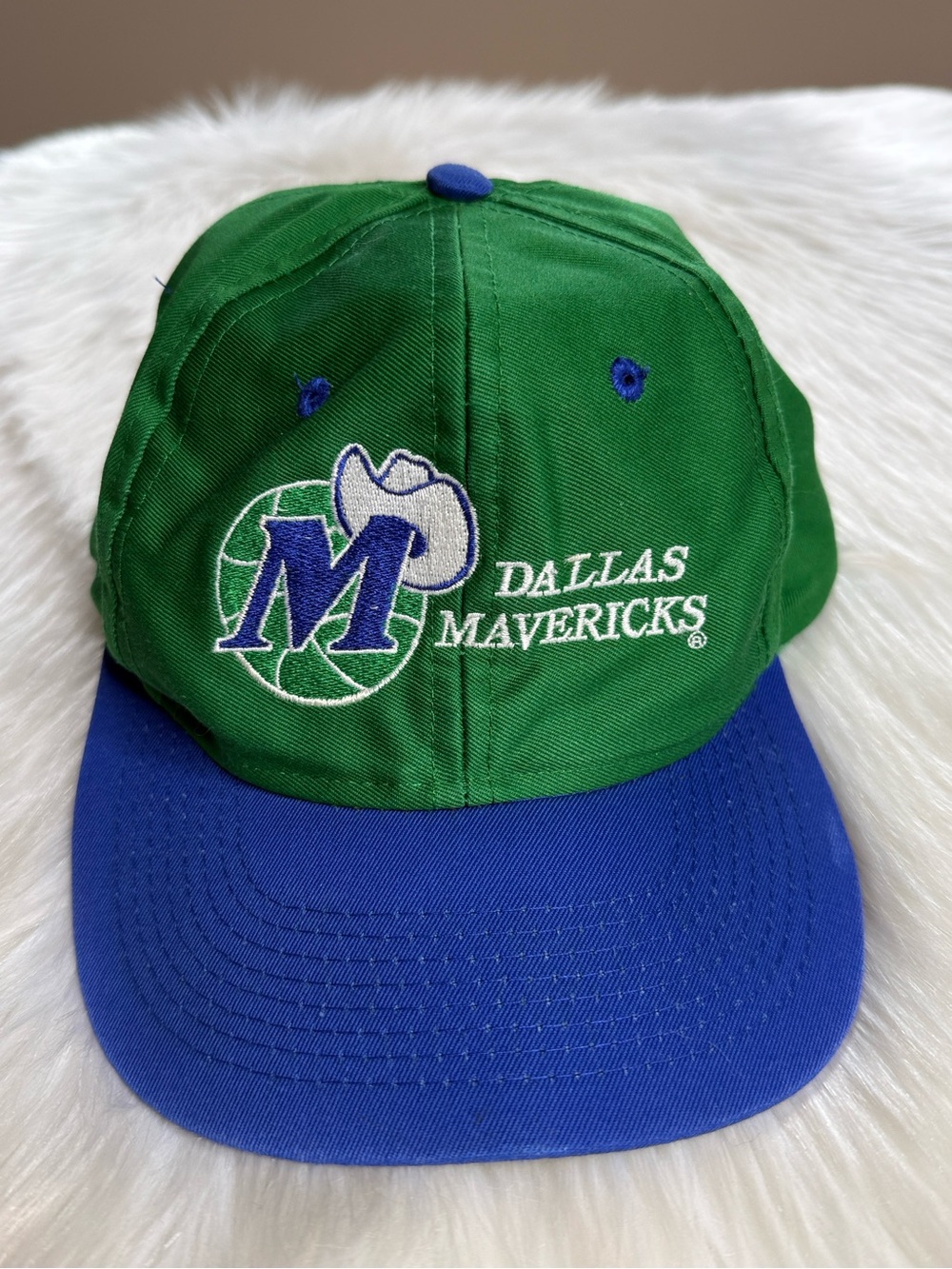 90’s Vintage Dallas Mavericks Green and Blue Snap Back NBA Hat